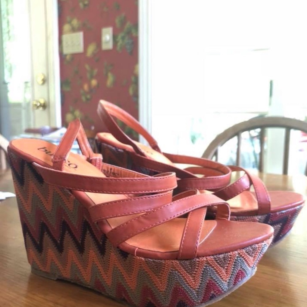 Shoes - Picture 2 of 4